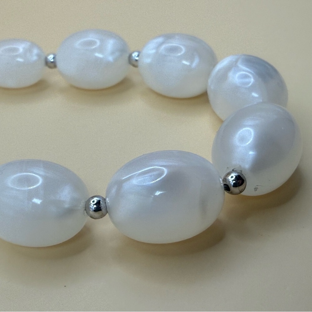Vintage Monet Necklace 28” White Moonglow Beads Silver Tone Signed Clasp & Tag - Picture 5 of 10